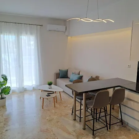 Luxury Apartment *